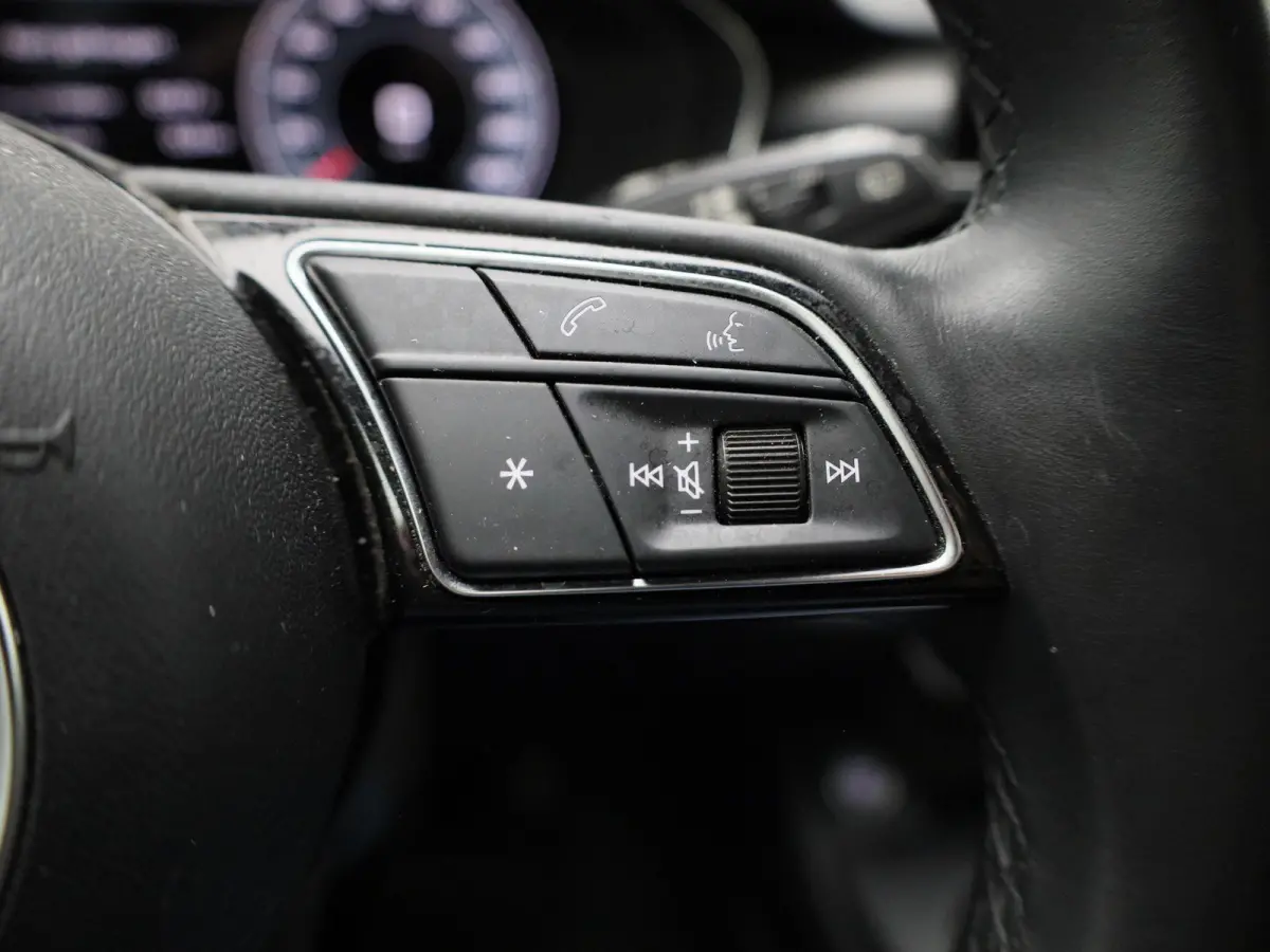 2.0 30 TDI S tronic Business Ed AUTOMAAT | LEDER | VIRTUEEL | CLIMA | CRUISE | STOELVERWARMING | ELEKTRISCHE KOFFERKLEP | LED | DAB | LMV | PDC | 12 MAANDEN BOVAG GARANTIE |