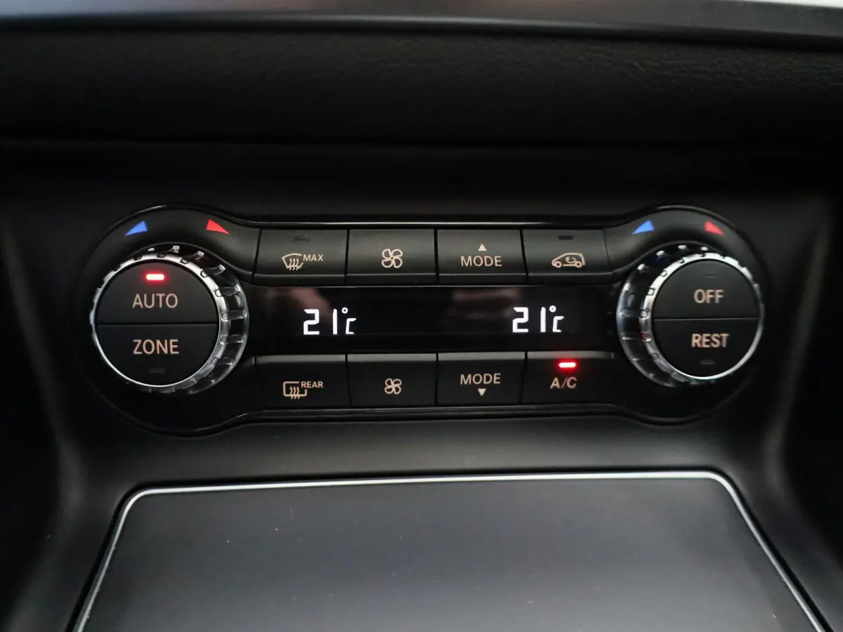 250 Sport 4MATIC Prestige AUTOMAAT | PANO | AMG | NAVIGATIE | CAMERA | CLIMA | CRUISE | LMV | LED | LEDER | PDC | 12 MAANDEN BOVAG GARANTIE |