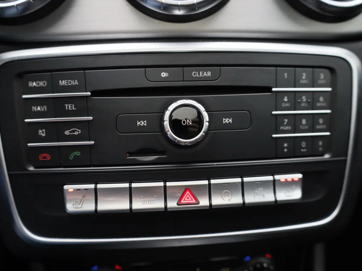 250 Sport 4MATIC Prestige AUTOMAAT | PANO | AMG | NAVIGATIE | CAMERA | CLIMA | CRUISE | LMV | LED | LEDER | PDC | 12 MAANDEN BOVAG GARANTIE |