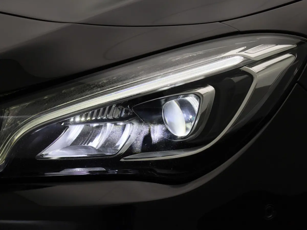 250 Sport 4MATIC Prestige AUTOMAAT | PANO | AMG | NAVIGATIE | CAMERA | CLIMA | CRUISE | LMV | LED | LEDER | PDC | 12 MAANDEN BOVAG GARANTIE |