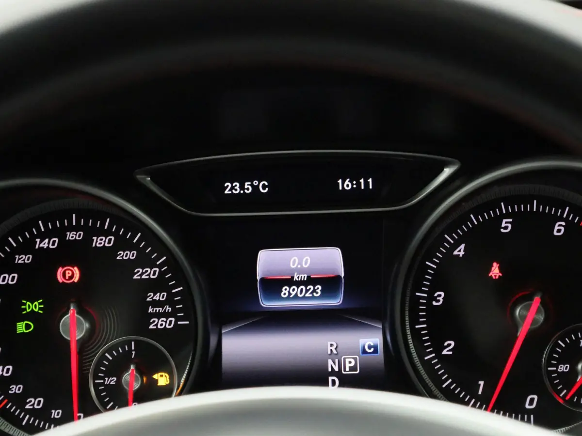 250 Sport 4MATIC Prestige AUTOMAAT | PANO | AMG | NAVIGATIE | CAMERA | CLIMA | CRUISE | LMV | LED | LEDER | PDC | 12 MAANDEN BOVAG GARANTIE |