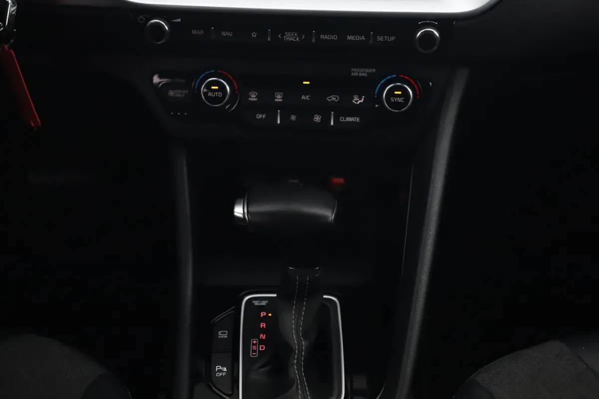 1.6 GDi Hybrid DynamicLine 140PK Automaat Half Leder Navigatie Camera Adaptive Cruise Clima Carplay Android