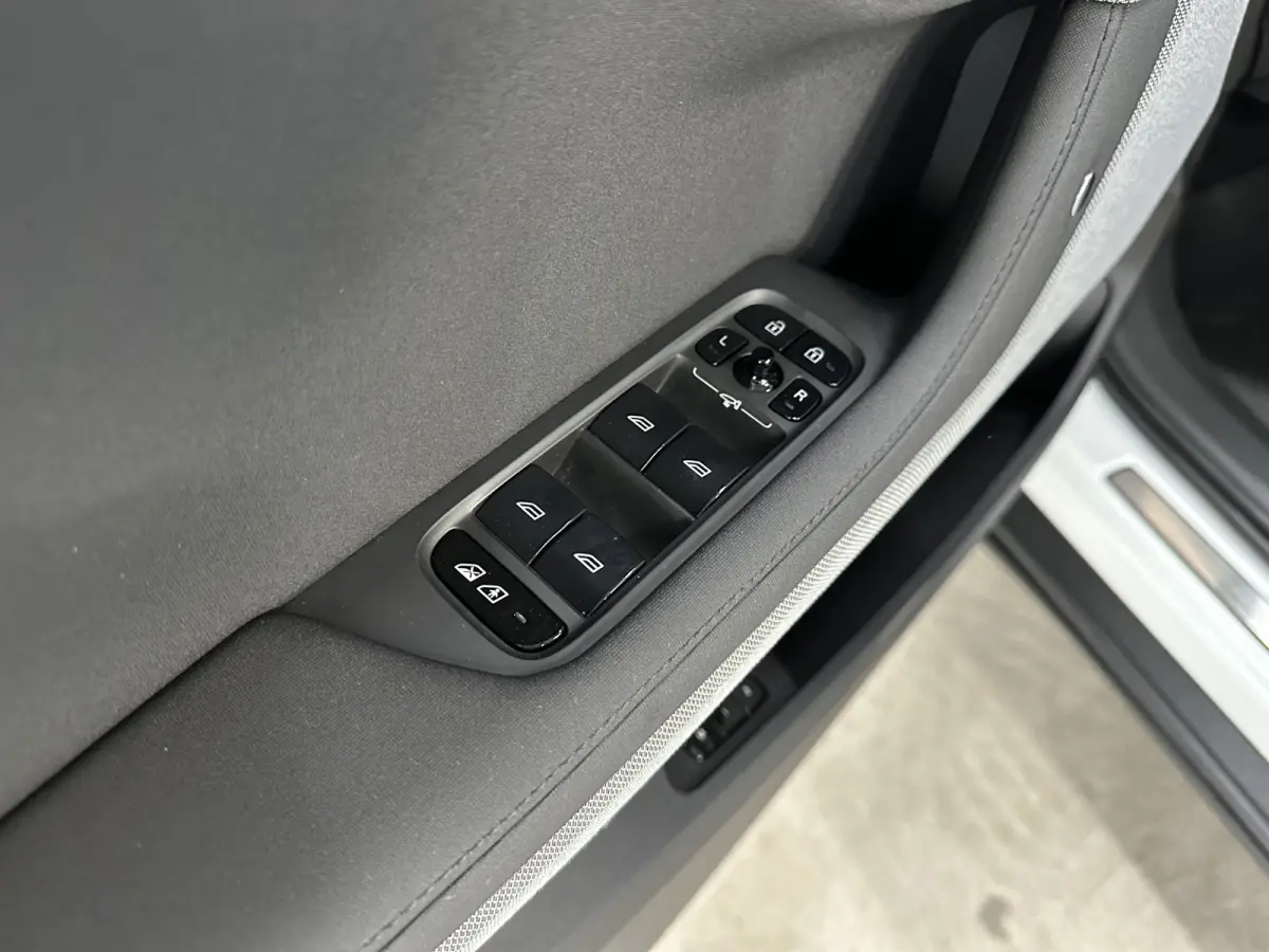Standard Range Single Motor 63kWh
