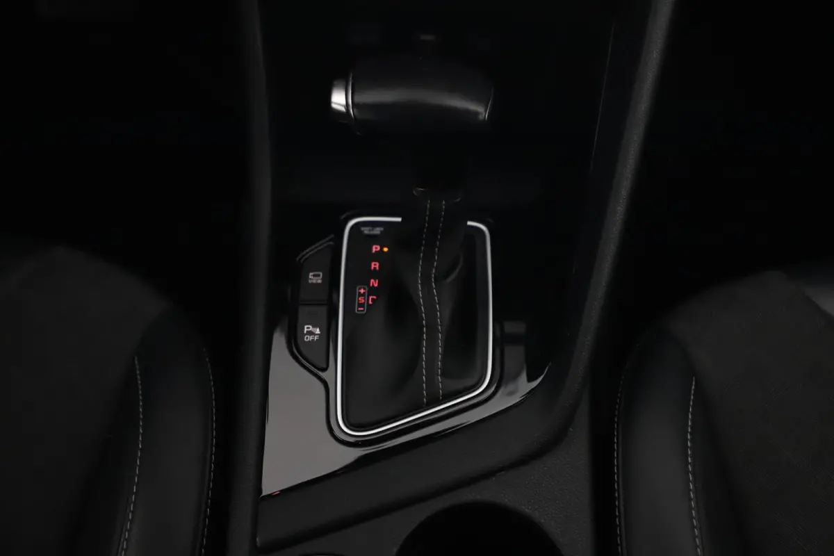 1.6 GDi Hybrid DynamicLine 140PK Automaat Half Leder Navigatie Camera Clima Adaptive Cruise Lane Assist