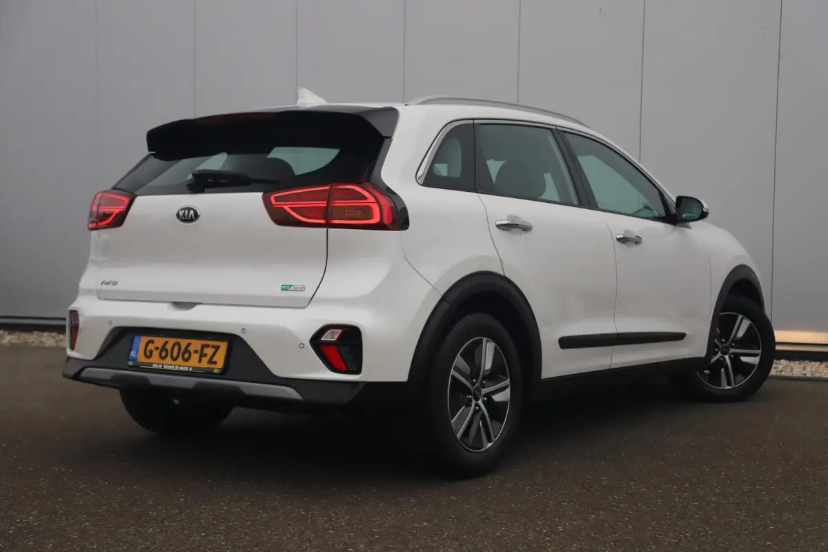 1.6 GDi Hybrid DynamicLine 140PK Automaat Half Leder Navigatie Camera Clima Adaptive Cruise Lane Assist