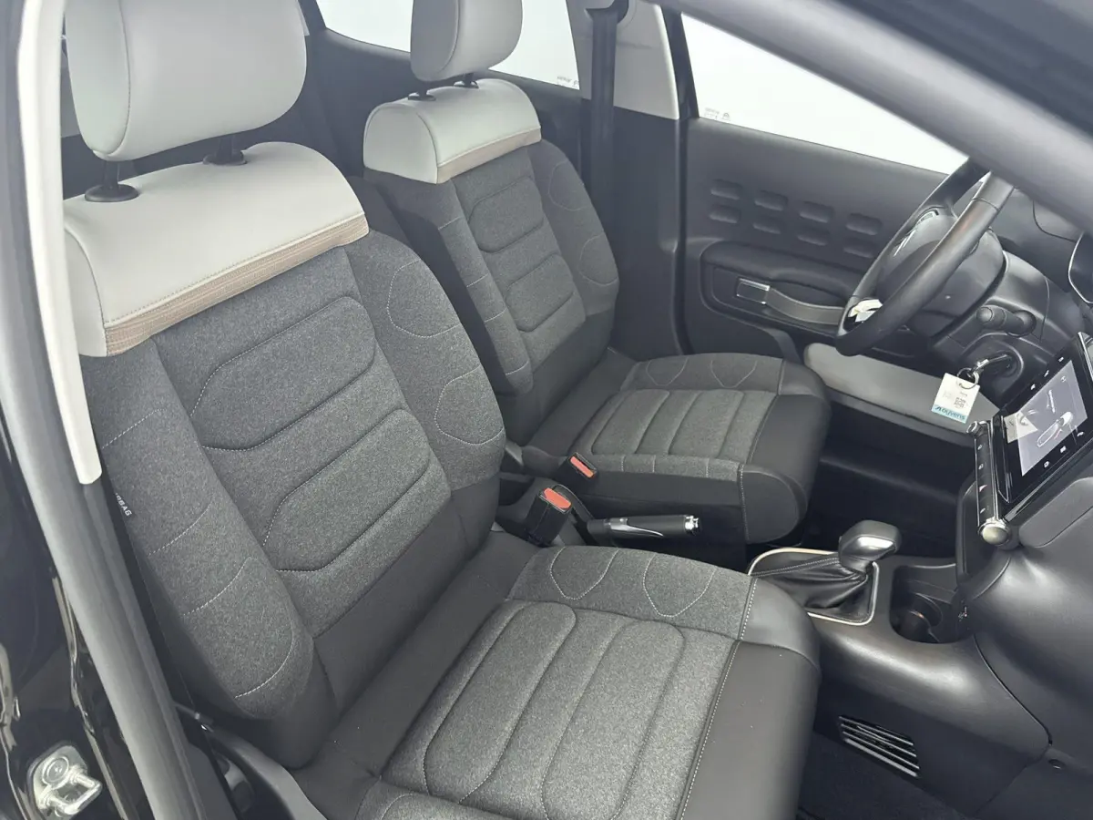110pk Shine | 1ste eigenaar | Camera | LED lampen | 17"LMV | Navigatie | Climate | AUTOMAAT | Armsteun