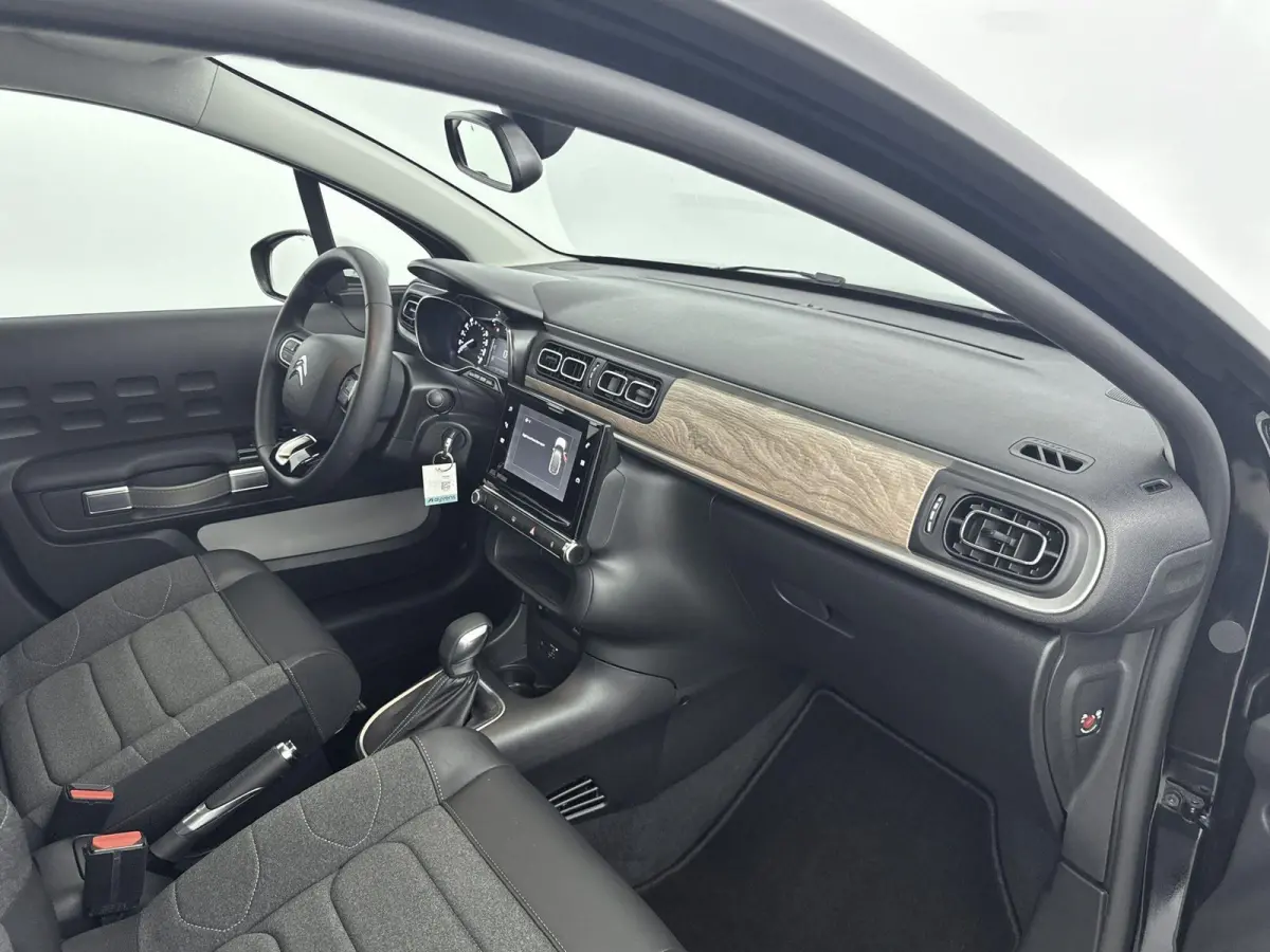 110pk Shine | 1ste eigenaar | Camera | LED lampen | 17"LMV | Navigatie | Climate | AUTOMAAT | Armsteun