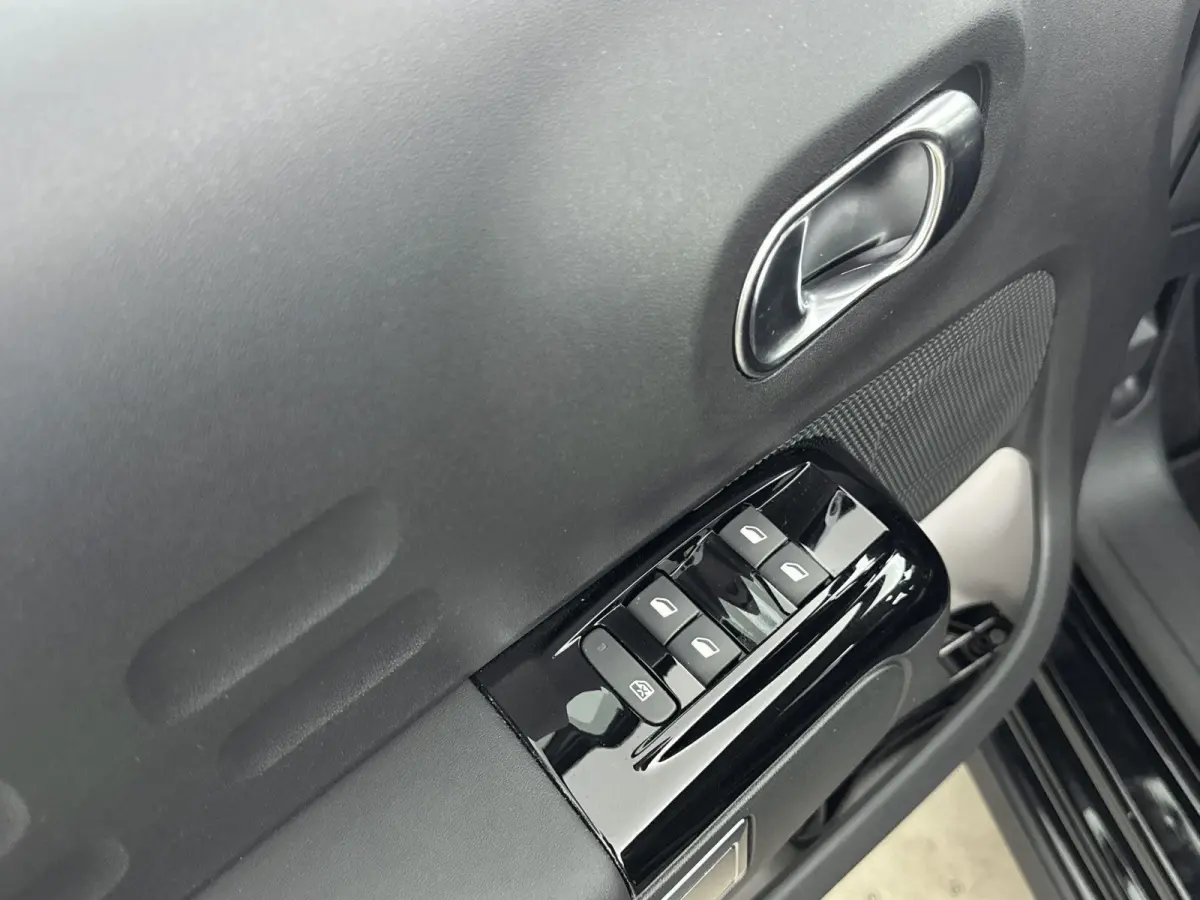 110pk Shine | 1ste eigenaar | Camera | LED lampen | 17"LMV | Navigatie | Climate | AUTOMAAT | Armsteun