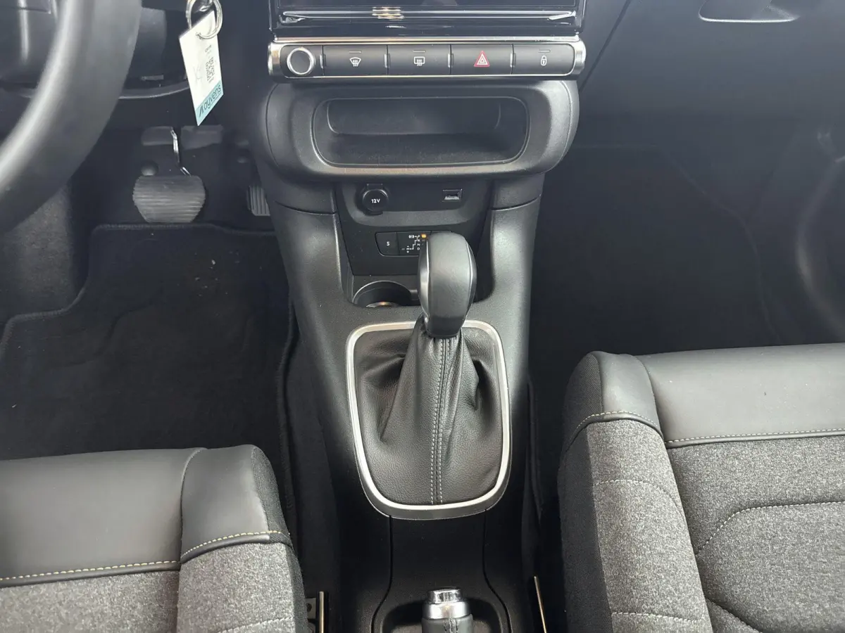 110pk Shine | 1ste eigenaar | Camera | LED lampen | 17"LMV | Navigatie | Climate | AUTOMAAT | Armsteun