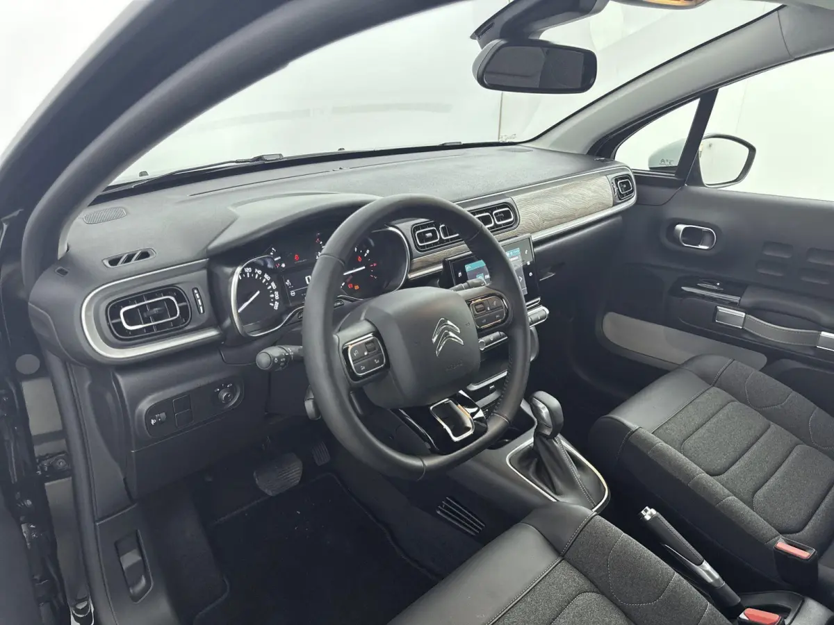 110pk Shine | 1ste eigenaar | Camera | LED lampen | 17"LMV | Navigatie | Climate | AUTOMAAT | Armsteun