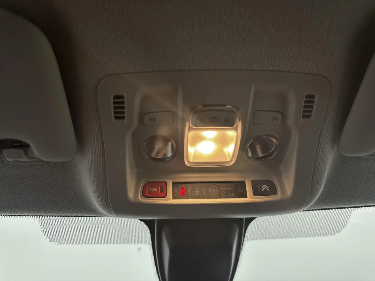 110pk Shine | 1ste eigenaar | Camera | LED lampen | 17"LMV | Navigatie | Climate | AUTOMAAT | Armsteun