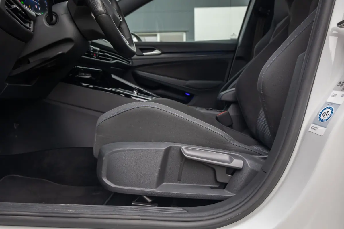 1.4 eHybrid GTE PHEV 245PK | Stoel+stuur verwarming | Cruise adaptief | Apple Carplay/Android Auto | 18'' | Digitaal dashboard | Keyless | Apple Carplay/Android Auto|telefoonintegratie premi