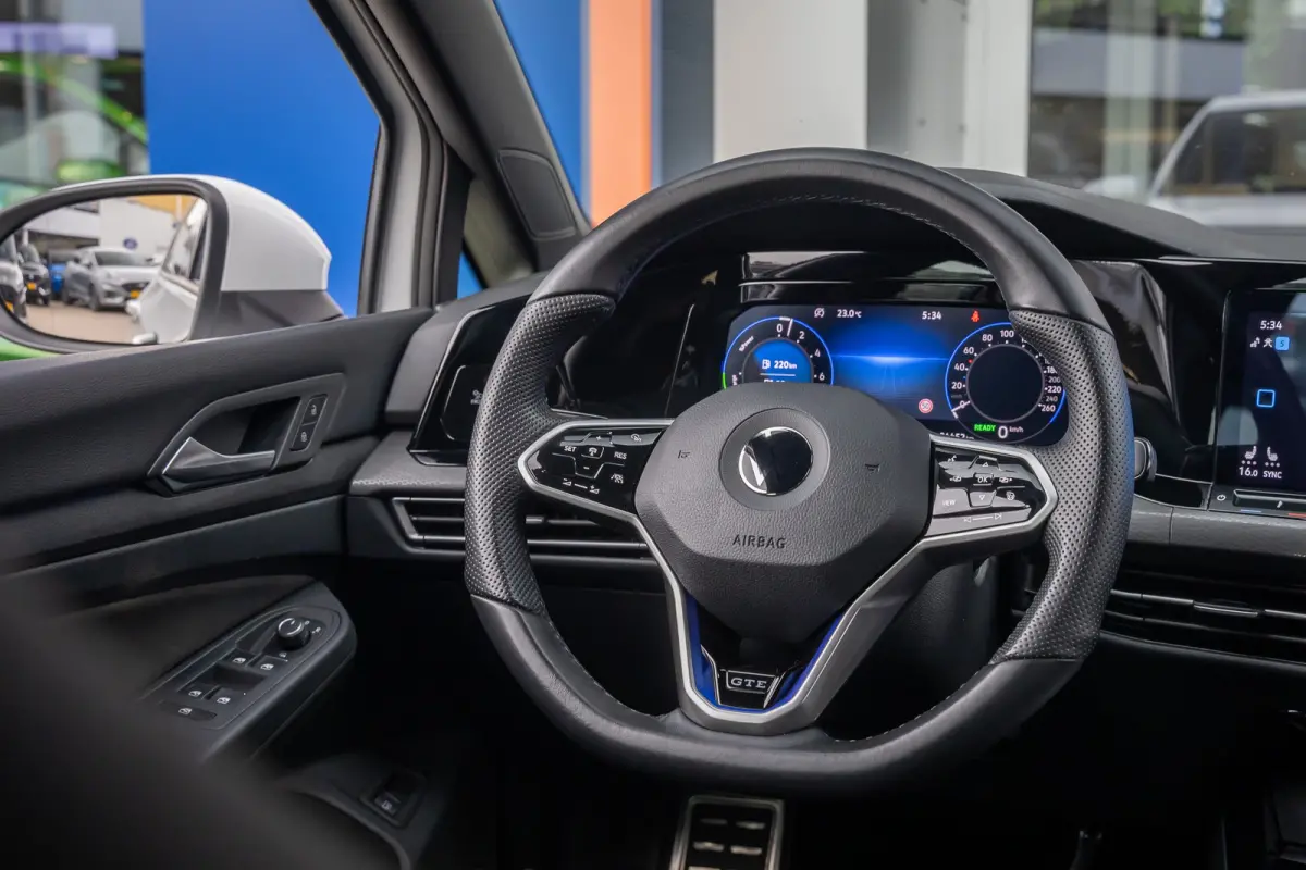 1.4 eHybrid GTE PHEV 245PK | Stoel+stuur verwarming | Cruise adaptief | Apple Carplay/Android Auto | 18'' | Digitaal dashboard | Keyless | Apple Carplay/Android Auto|telefoonintegratie premi