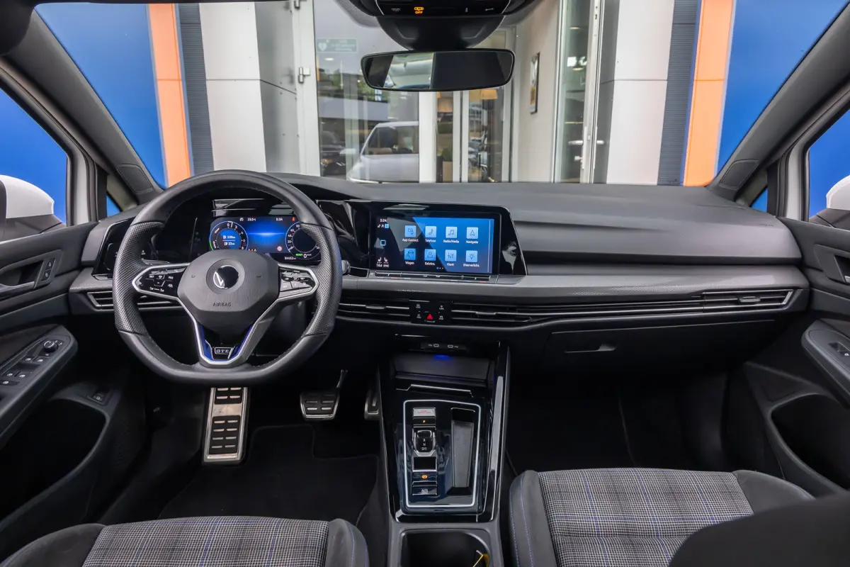 1.4 eHybrid GTE PHEV 245PK | Stoel+stuur verwarming | Cruise adaptief | Apple Carplay/Android Auto | 18'' | Digitaal dashboard | Keyless | Apple Carplay/Android Auto|telefoonintegratie premi