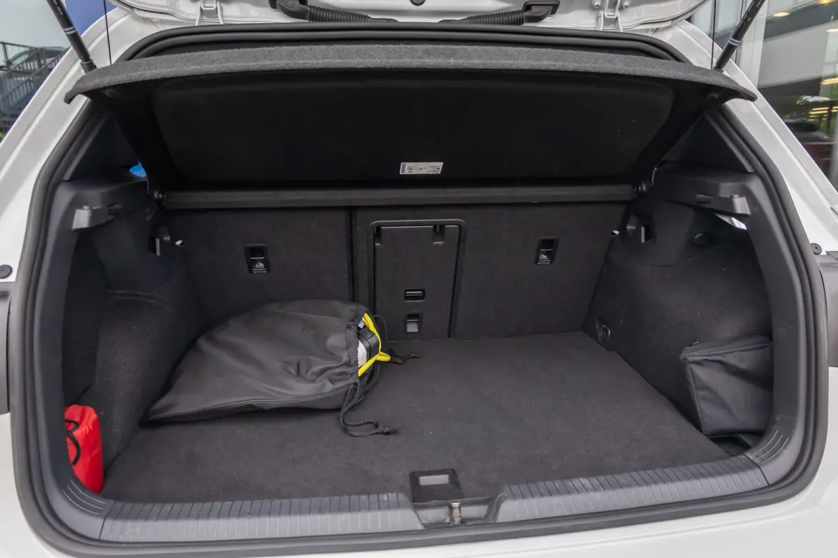 1.4 eHybrid GTE PHEV 245PK | Stoel+stuur verwarming | Cruise adaptief | Apple Carplay/Android Auto | 18'' | Digitaal dashboard | Keyless | Apple Carplay/Android Auto|telefoonintegratie premi