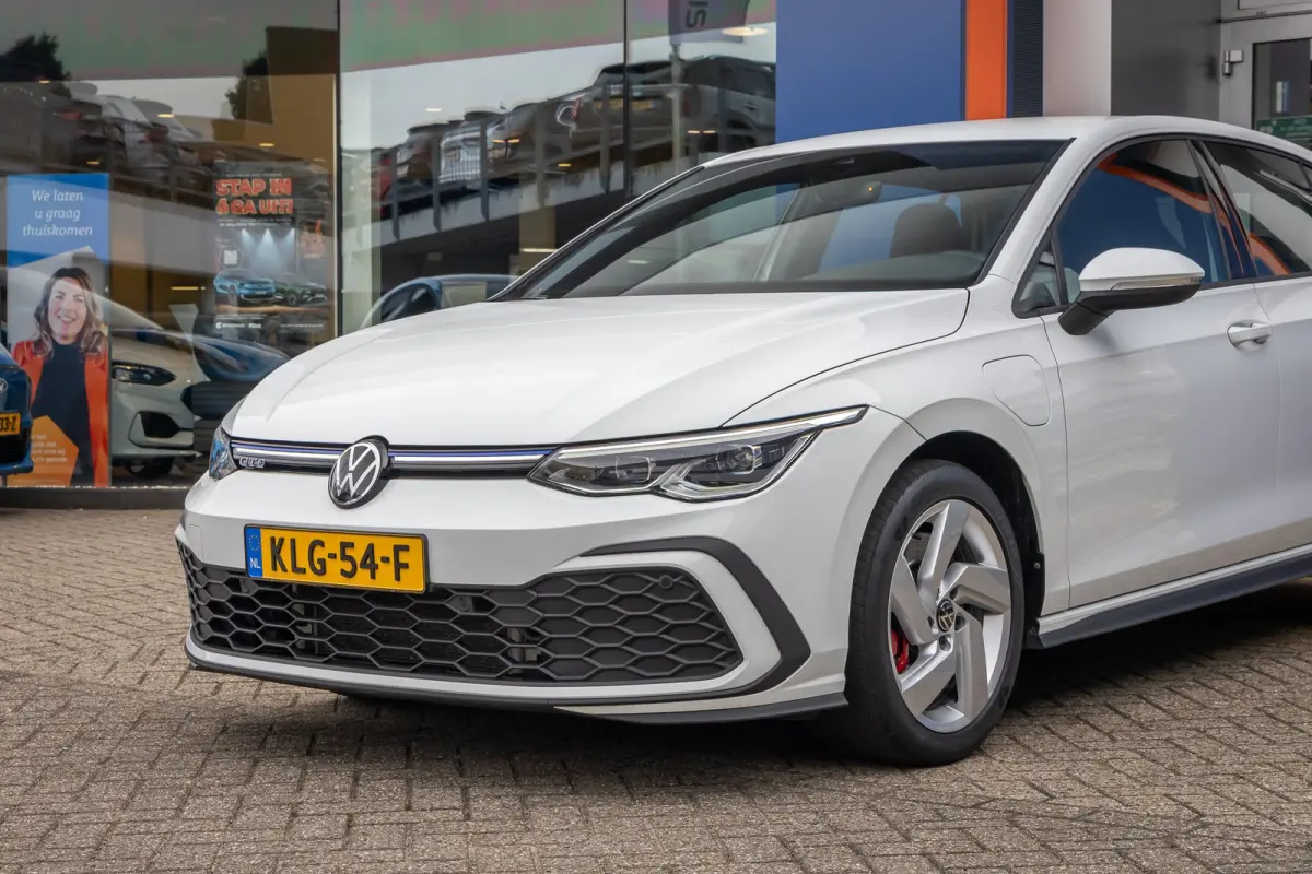1.4 eHybrid GTE PHEV 245PK | Stoel+stuur verwarming | Cruise adaptief | Apple Carplay/Android Auto | 18'' | Digitaal dashboard | Keyless | Apple Carplay/Android Auto|telefoonintegratie premi
