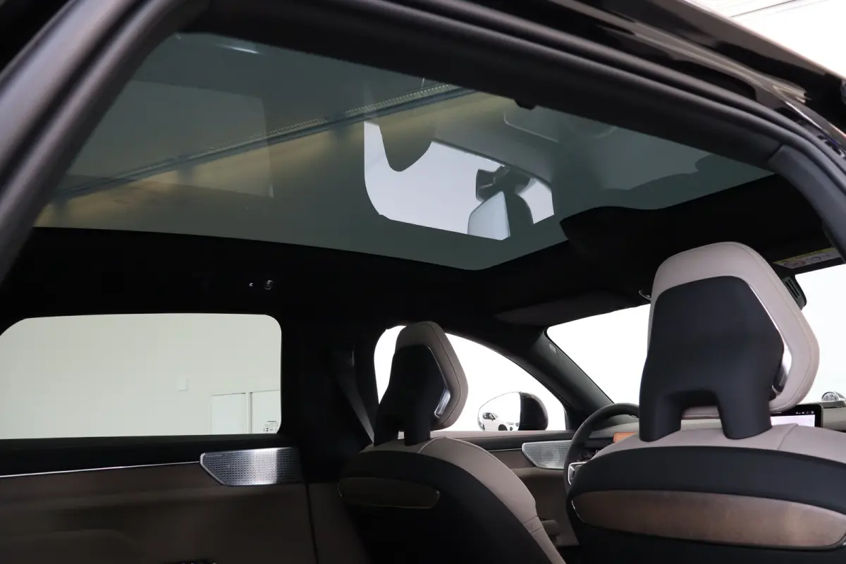 Twin Motor Ultra Launch Edition 106 kWh | 22" 5-Y-spaaks Glossy Black Diamond Cut | Achterstoelen verwarmd | Actieve luchtvering met FOUR-C