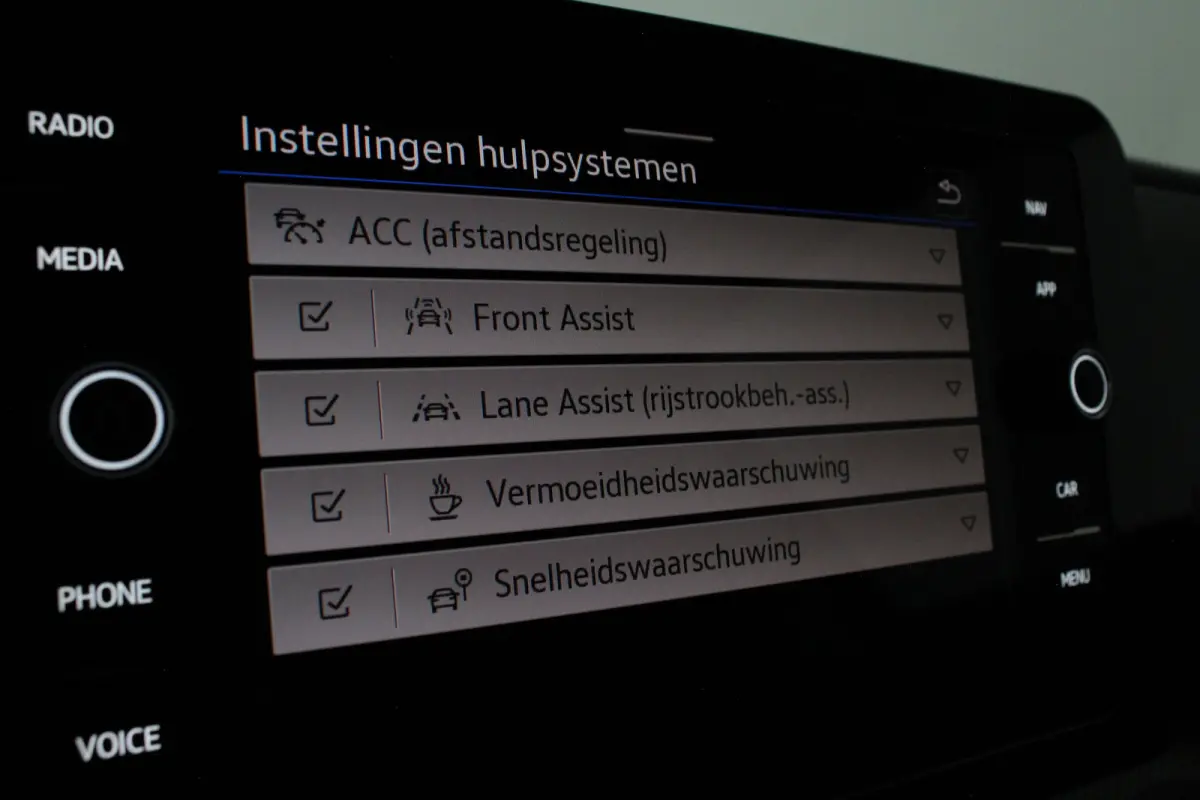 1.0 TSI Life Edition > Camera/ACC/Navi/Keyless/17inch...