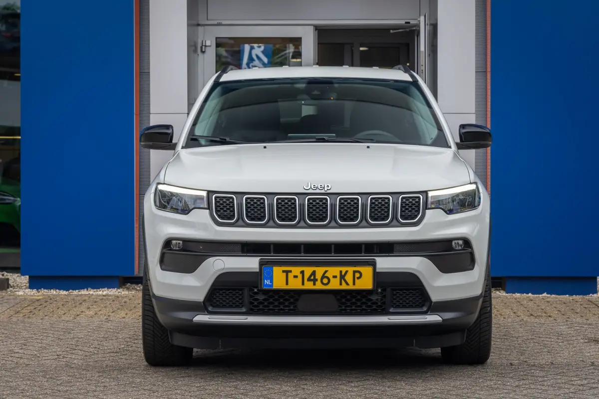 4xe 240 Plug-in Hybrid Limited | Camera | Cruise adaptief | Apple Carplay/Android Auto | Elektrisch bedienbare achterklep met sensorsturing | Keyless entry/start | Navigatiesysteem | Achteru