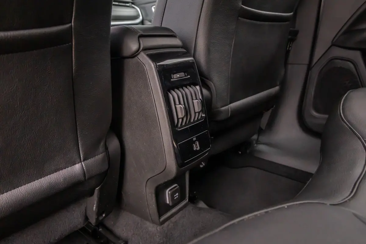 4xe 240 Plug-in Hybrid Limited | Camera | Cruise adaptief | Apple Carplay/Android Auto | Elektrisch bedienbare achterklep met sensorsturing | Keyless entry/start | Navigatiesysteem | Achteru