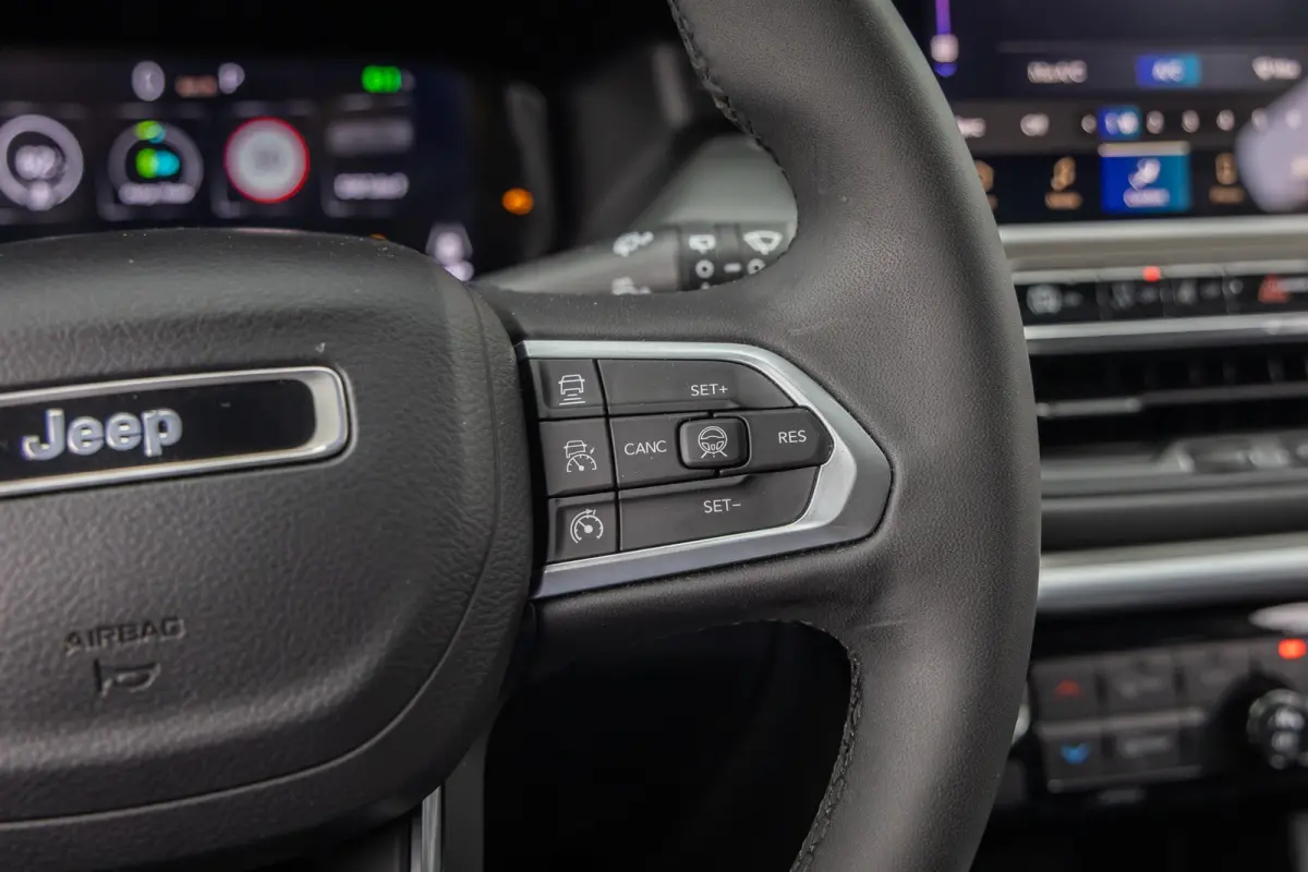 4xe 240 Plug-in Hybrid Limited | Camera | Cruise adaptief | Apple Carplay/Android Auto | Elektrisch bedienbare achterklep met sensorsturing | Keyless entry/start | Navigatiesysteem | Achteru