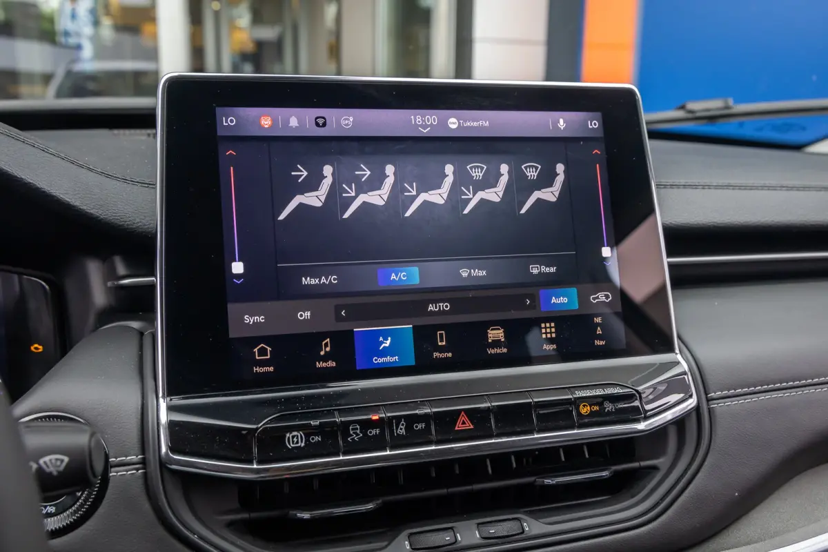 4xe 240 Plug-in Hybrid Limited | Camera | Cruise adaptief | Apple Carplay/Android Auto | Elektrisch bedienbare achterklep met sensorsturing | Keyless entry/start | Navigatiesysteem | Achteru