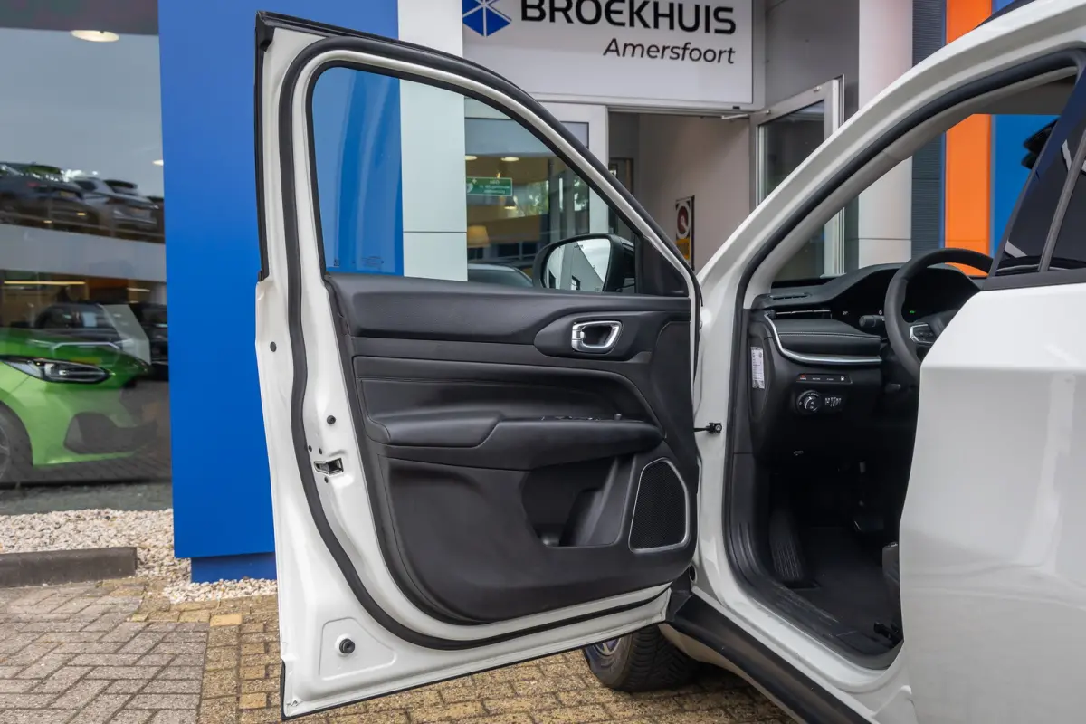 4xe 240 Plug-in Hybrid Limited | Camera | Cruise adaptief | Apple Carplay/Android Auto | Elektrisch bedienbare achterklep met sensorsturing | Keyless entry/start | Navigatiesysteem | Achteru