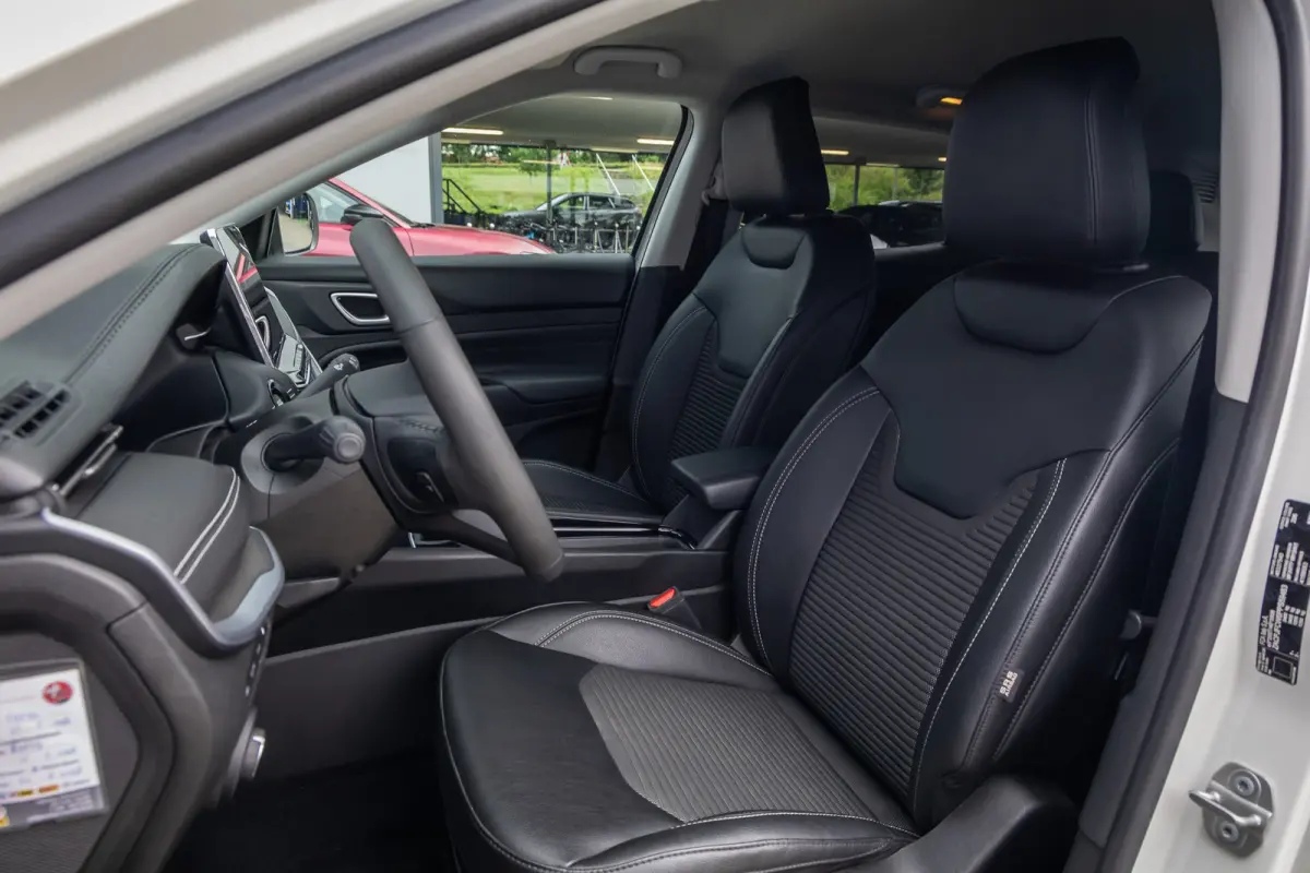 4xe 240 Plug-in Hybrid Limited | Camera | Cruise adaptief | Apple Carplay/Android Auto | Elektrisch bedienbare achterklep met sensorsturing | Keyless entry/start | Navigatiesysteem | Achteru
