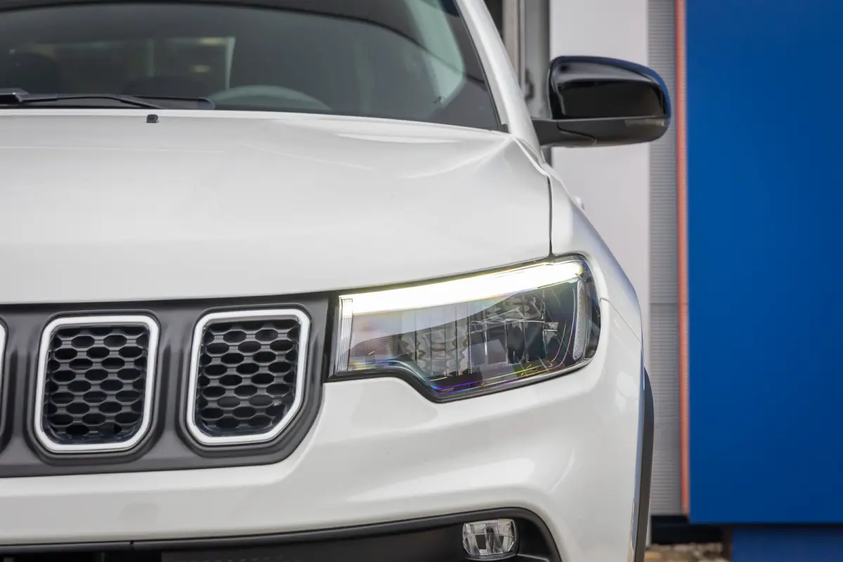4xe 240 Plug-in Hybrid Limited | Camera | Cruise adaptief | Apple Carplay/Android Auto | Elektrisch bedienbare achterklep met sensorsturing | Keyless entry/start | Navigatiesysteem | Achteru