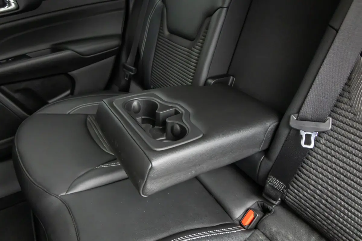 4xe 240 Plug-in Hybrid Limited | Camera | Cruise adaptief | Apple Carplay/Android Auto | Elektrisch bedienbare achterklep met sensorsturing | Keyless entry/start | Navigatiesysteem | Achteru