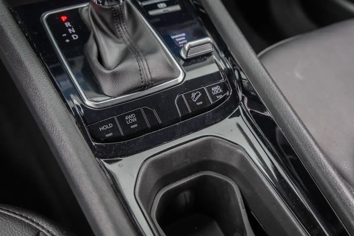 4xe 240 Plug-in Hybrid Limited | Camera | Cruise adaptief | Apple Carplay/Android Auto | Elektrisch bedienbare achterklep met sensorsturing | Keyless entry/start | Navigatiesysteem | Achteru