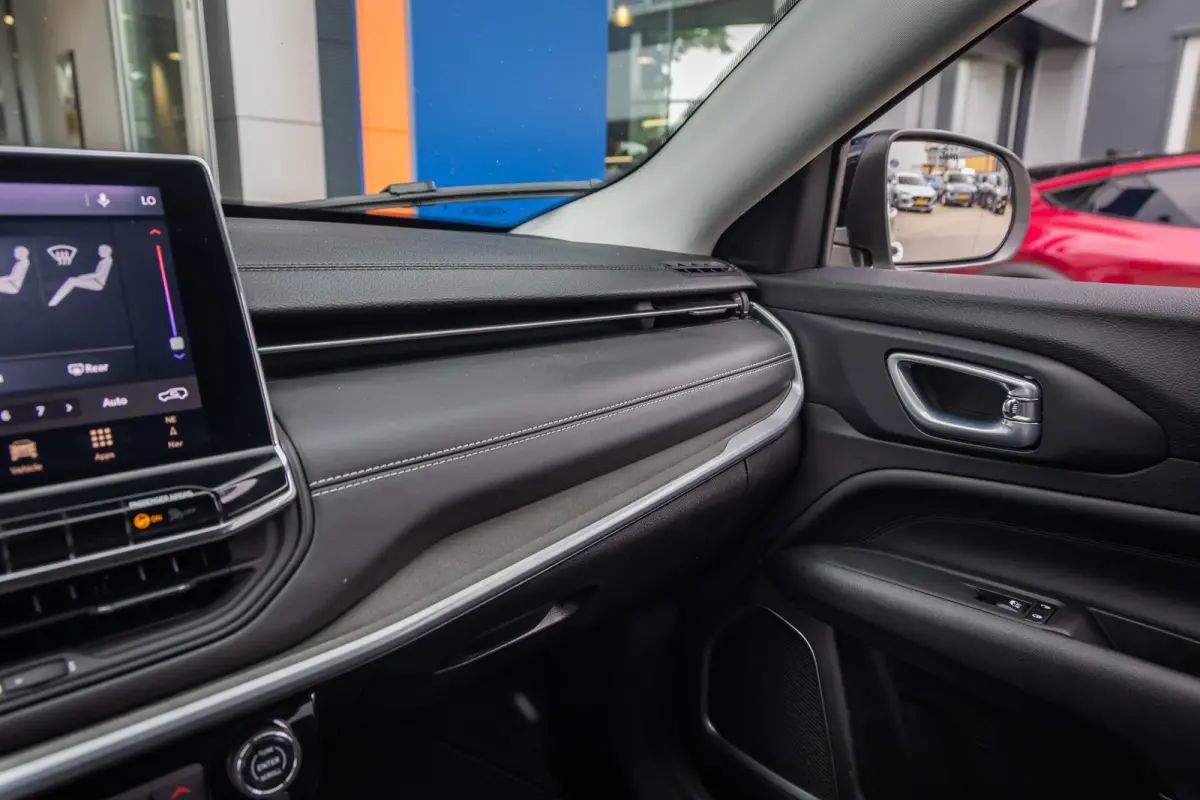 4xe 240 Plug-in Hybrid Limited | Camera | Cruise adaptief | Apple Carplay/Android Auto | Elektrisch bedienbare achterklep met sensorsturing | Keyless entry/start | Navigatiesysteem | Achteru