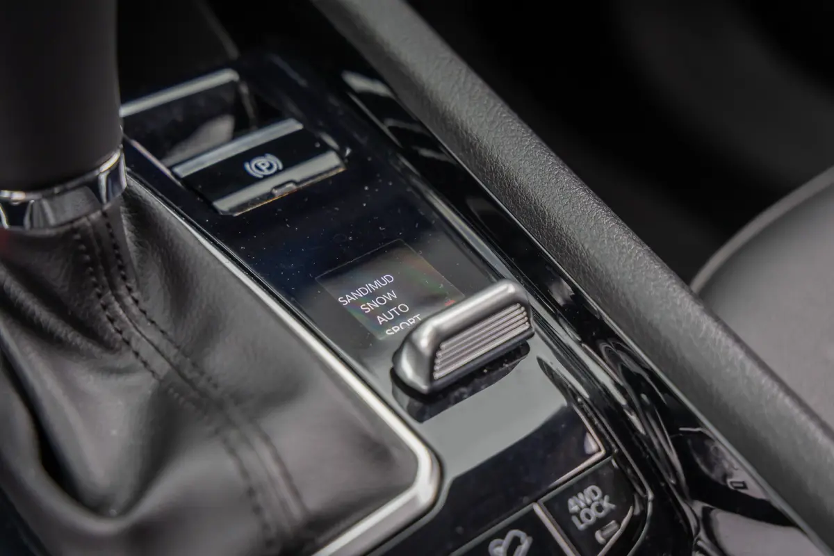4xe 240 Plug-in Hybrid Limited | Camera | Cruise adaptief | Apple Carplay/Android Auto | Elektrisch bedienbare achterklep met sensorsturing | Keyless entry/start | Navigatiesysteem | Achteru