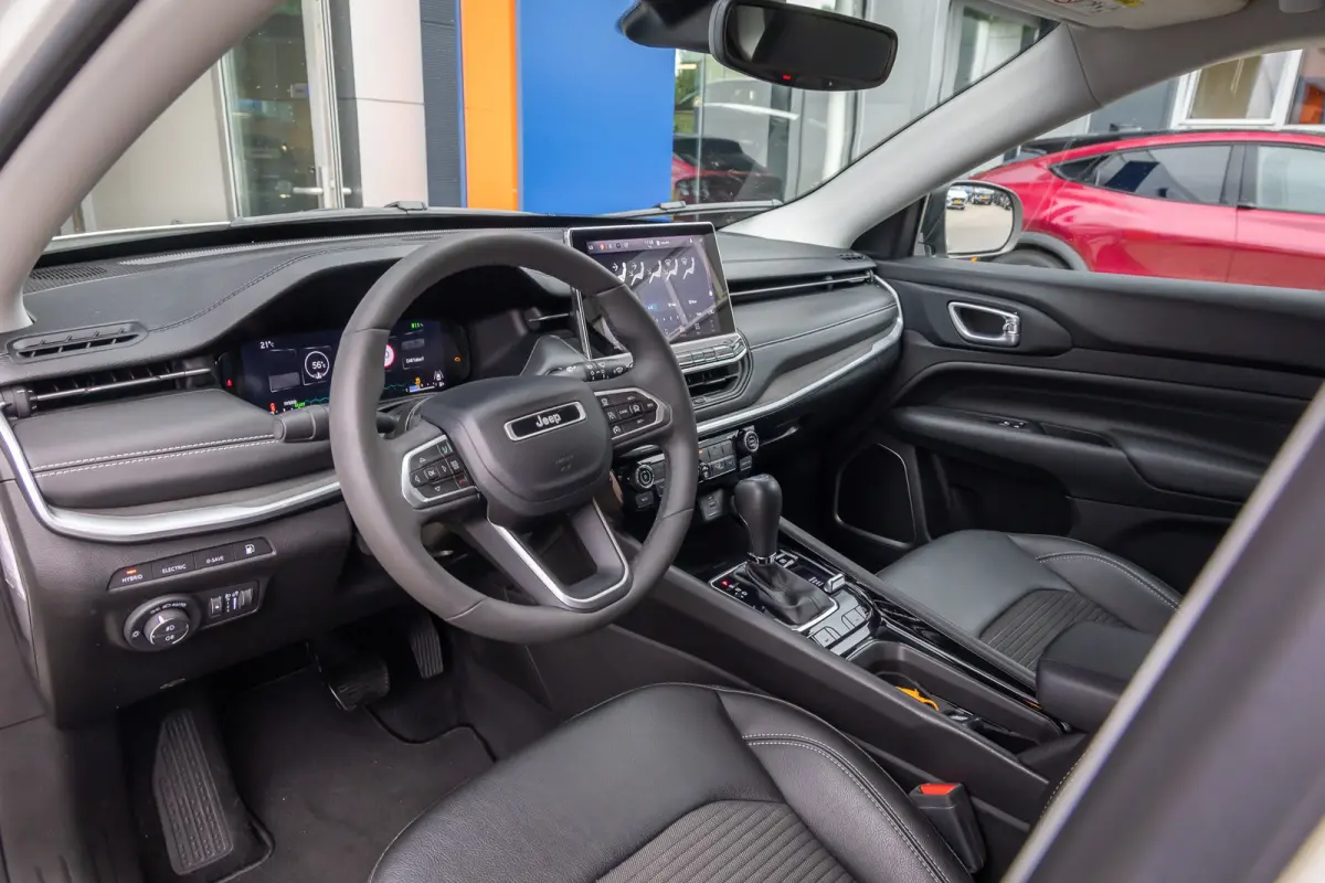 4xe 240 Plug-in Hybrid Limited | Camera | Cruise adaptief | Apple Carplay/Android Auto | Elektrisch bedienbare achterklep met sensorsturing | Keyless entry/start | Navigatiesysteem | Achteru