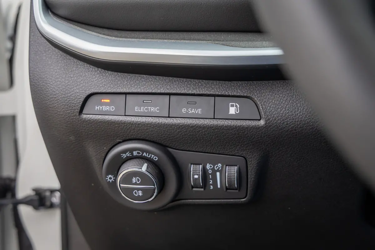 4xe 240 Plug-in Hybrid Limited | Camera | Cruise adaptief | Apple Carplay/Android Auto | Elektrisch bedienbare achterklep met sensorsturing | Keyless entry/start | Navigatiesysteem | Achteru