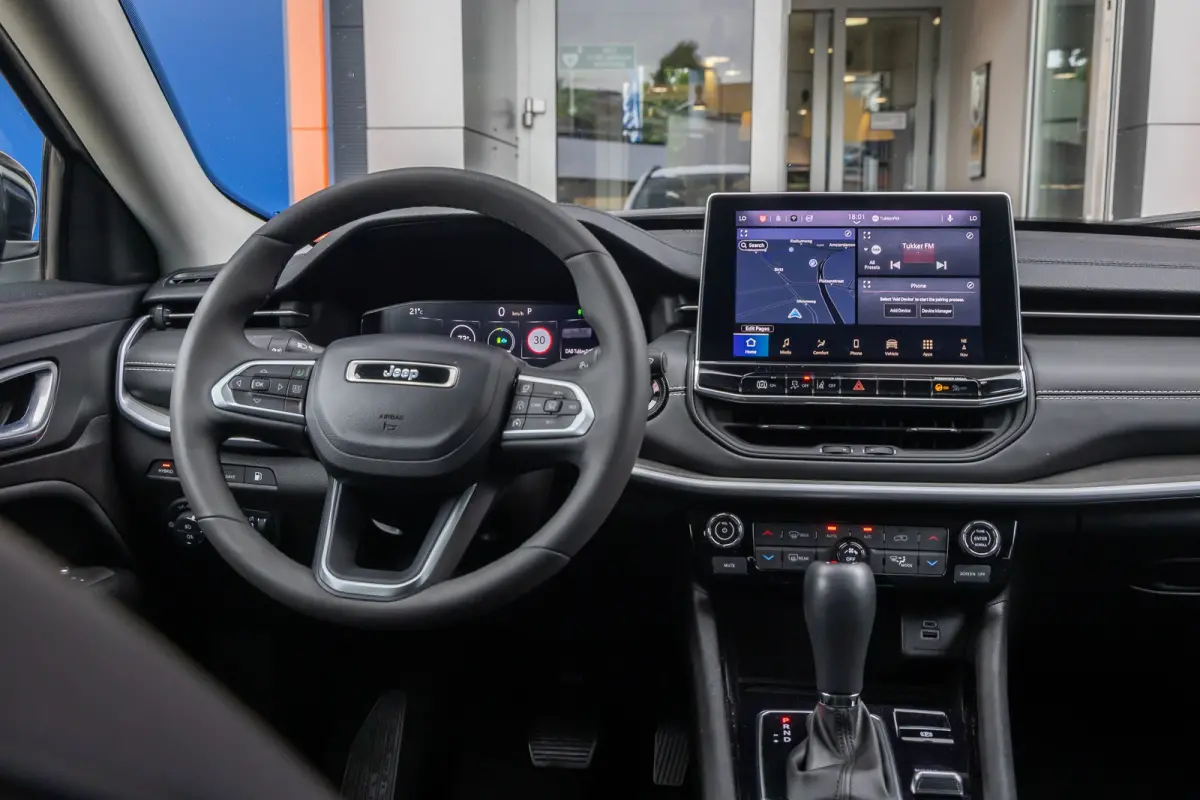 4xe 240 Plug-in Hybrid Limited | Camera | Cruise adaptief | Apple Carplay/Android Auto | Elektrisch bedienbare achterklep met sensorsturing | Keyless entry/start | Navigatiesysteem | Achteru