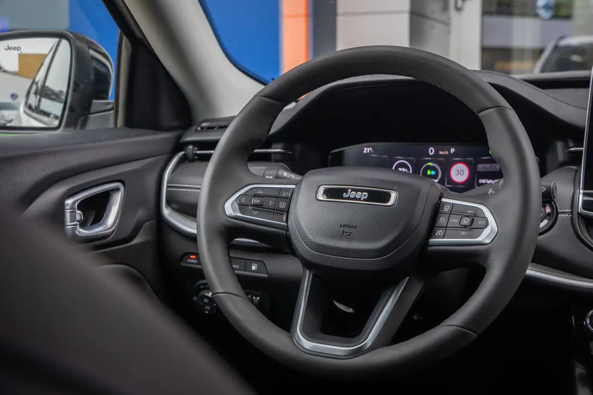 4xe 240 Plug-in Hybrid Limited | Camera | Cruise adaptief | Apple Carplay/Android Auto | Elektrisch bedienbare achterklep met sensorsturing | Keyless entry/start | Navigatiesysteem | Achteru