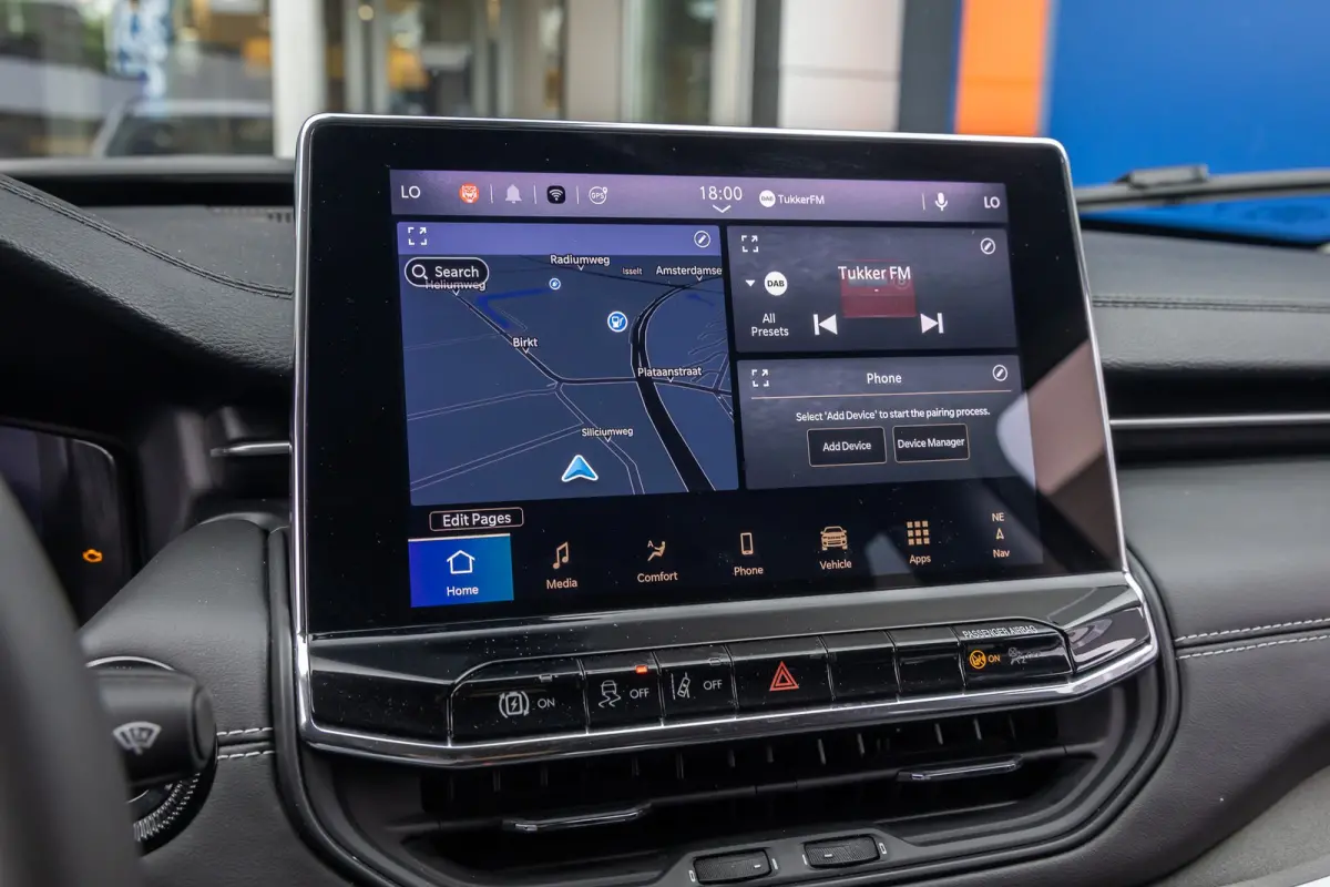 4xe 240 Plug-in Hybrid Limited | Camera | Cruise adaptief | Apple Carplay/Android Auto | Elektrisch bedienbare achterklep met sensorsturing | Keyless entry/start | Navigatiesysteem | Achteru