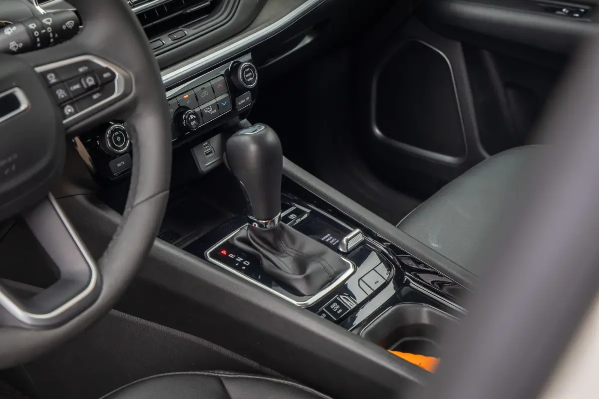 4xe 240 Plug-in Hybrid Limited | Camera | Cruise adaptief | Apple Carplay/Android Auto | Elektrisch bedienbare achterklep met sensorsturing | Keyless entry/start | Navigatiesysteem | Achteru