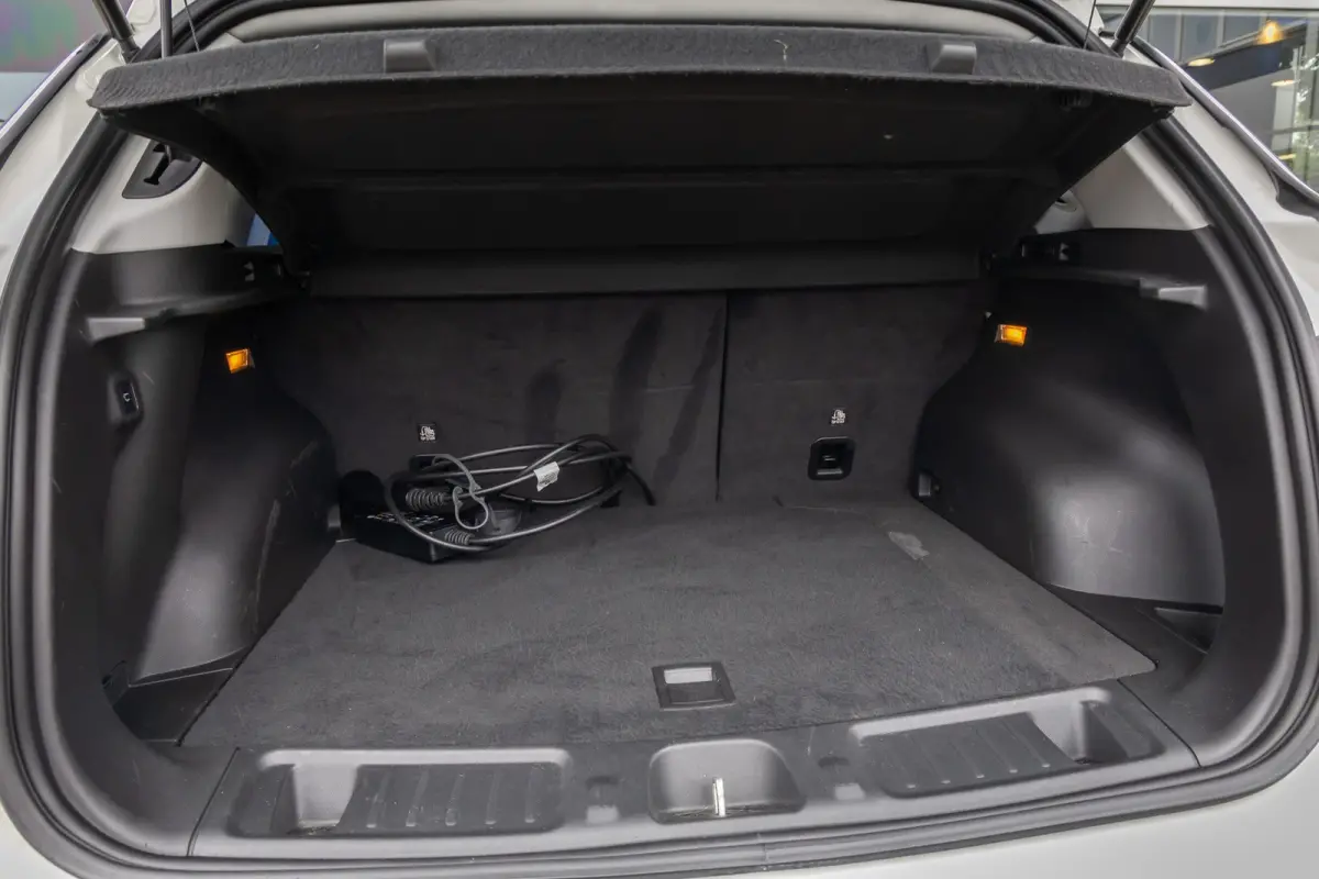 4xe 240 Plug-in Hybrid Limited | Camera | Cruise adaptief | Apple Carplay/Android Auto | Elektrisch bedienbare achterklep met sensorsturing | Keyless entry/start | Navigatiesysteem | Achteru