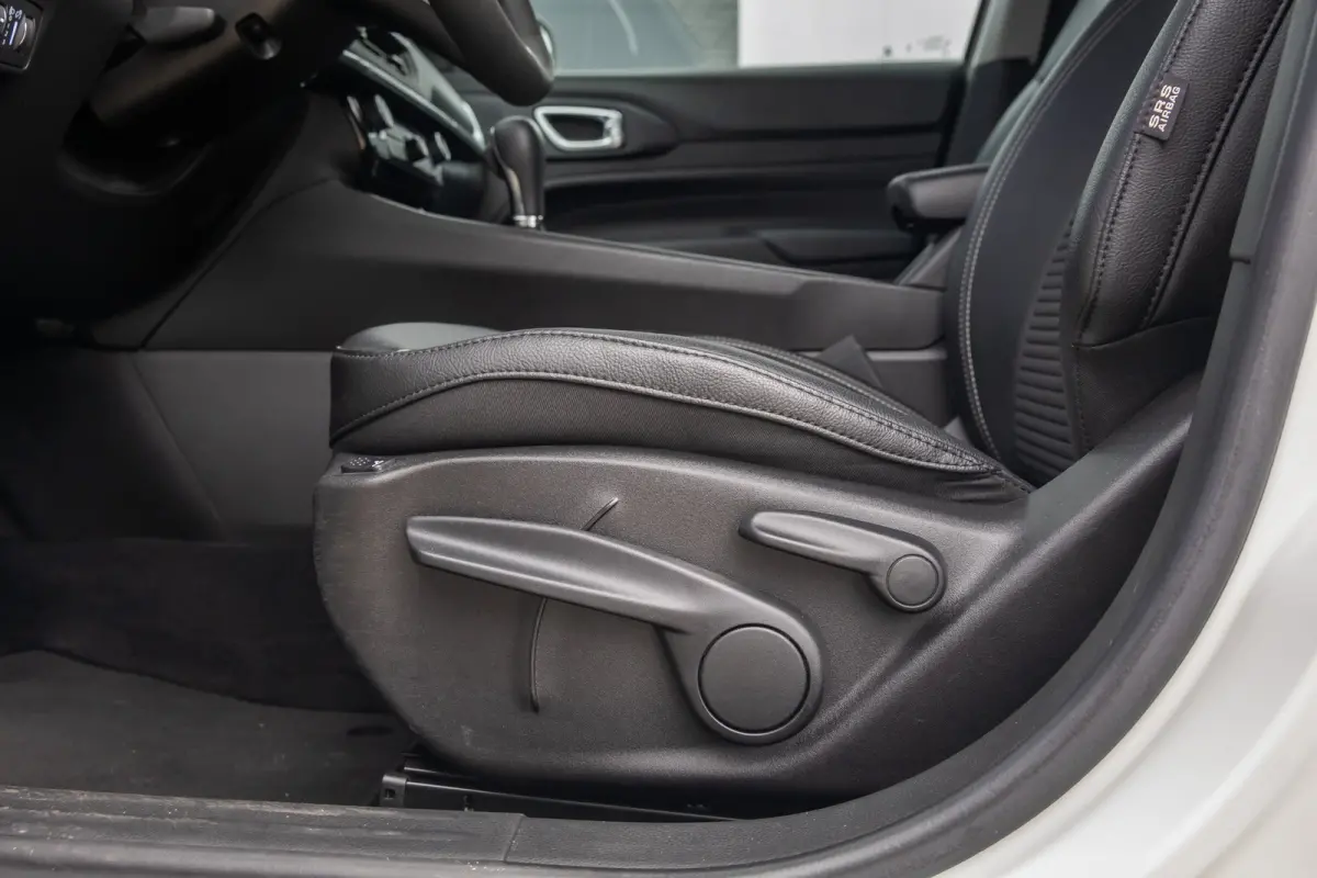 4xe 240 Plug-in Hybrid Limited | Camera | Cruise adaptief | Apple Carplay/Android Auto | Elektrisch bedienbare achterklep met sensorsturing | Keyless entry/start | Navigatiesysteem | Achteru