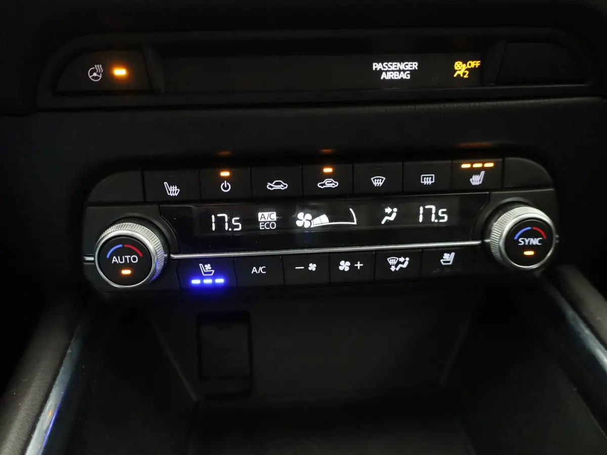 2.0 SkyActiv-G 165 Signature | SCHUIF-KANTELDAK | LEER | HEAD-UP | STOEL-STUURWIELVERWARMING | STOELVERKOELING | CAMERA | NAVIGATIE | BOSE AUDIO