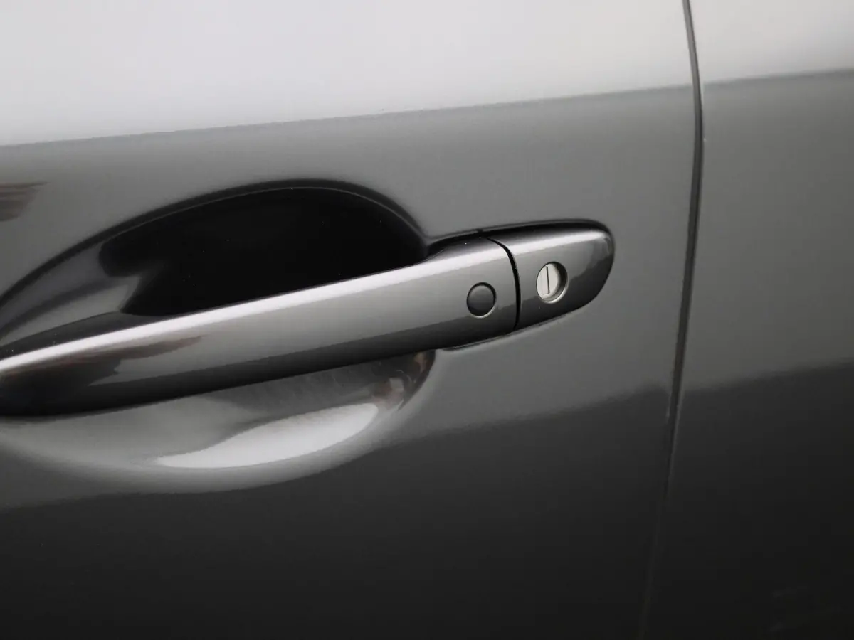 2.0 SkyActiv-G 165 Signature | SCHUIF-KANTELDAK | LEER | HEAD-UP | STOEL-STUURWIELVERWARMING | STOELVERKOELING | CAMERA | NAVIGATIE | BOSE AUDIO