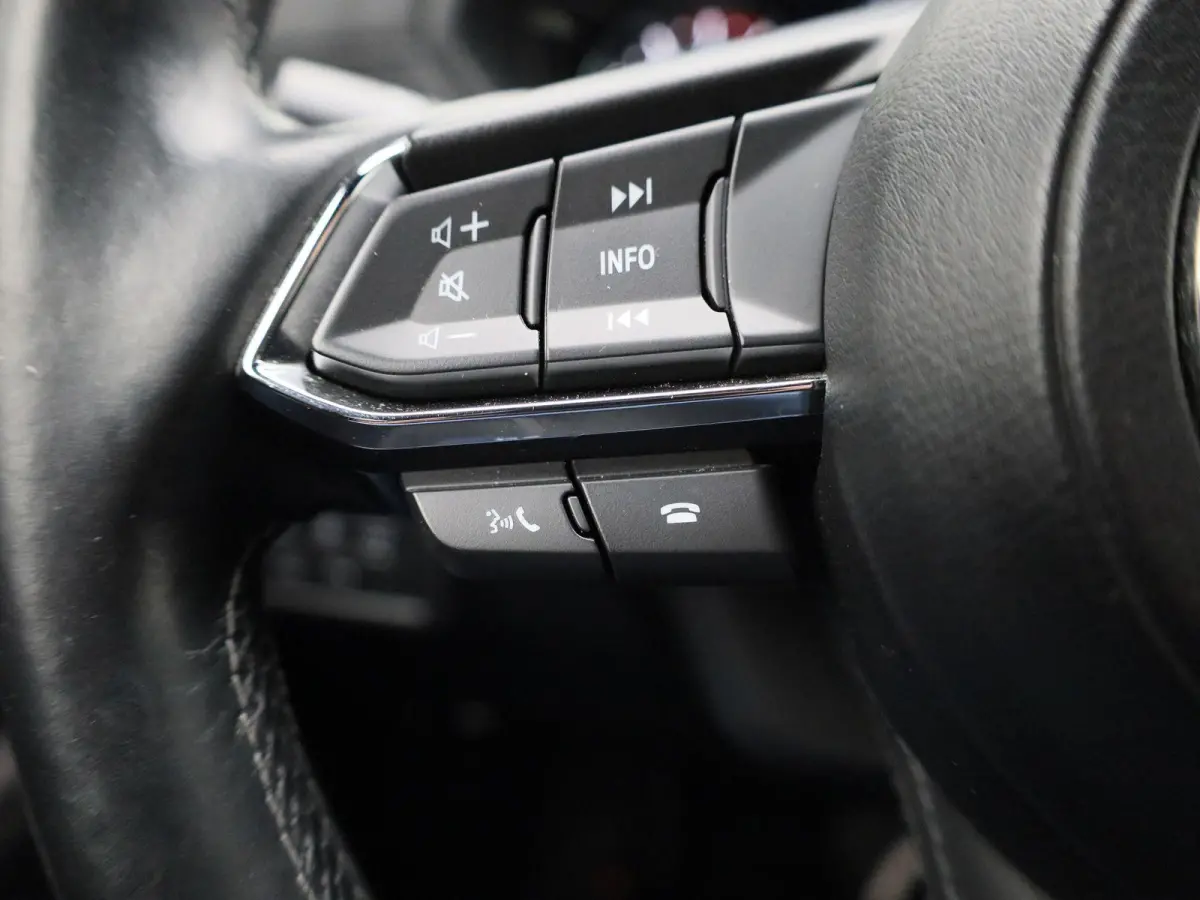 2.0 SkyActiv-G 165 Signature | SCHUIF-KANTELDAK | LEER | HEAD-UP | STOEL-STUURWIELVERWARMING | STOELVERKOELING | CAMERA | NAVIGATIE | BOSE AUDIO