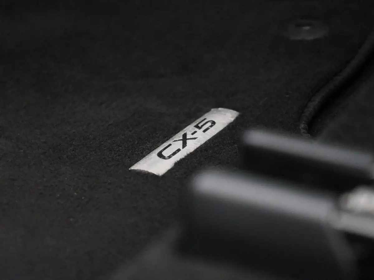 2.0 SkyActiv-G 165 Signature | SCHUIF-KANTELDAK | LEER | HEAD-UP | STOEL-STUURWIELVERWARMING | STOELVERKOELING | CAMERA | NAVIGATIE | BOSE AUDIO