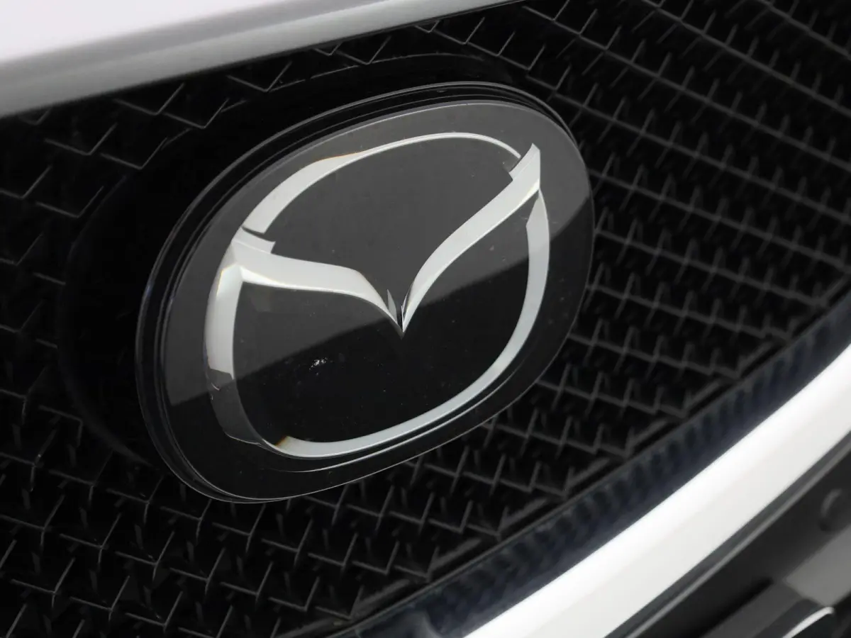 2.0 SkyActiv-G 165 Signature | SCHUIF-KANTELDAK | LEER | HEAD-UP | STOEL-STUURWIELVERWARMING | STOELVERKOELING | CAMERA | NAVIGATIE | BOSE AUDIO