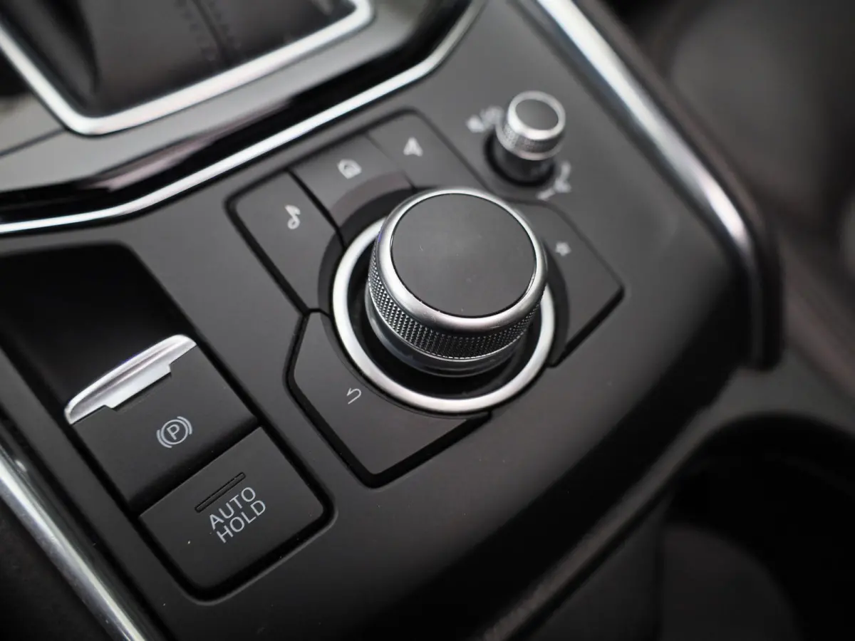 2.0 SkyActiv-G 165 Signature | SCHUIF-KANTELDAK | LEER | HEAD-UP | STOEL-STUURWIELVERWARMING | STOELVERKOELING | CAMERA | NAVIGATIE | BOSE AUDIO