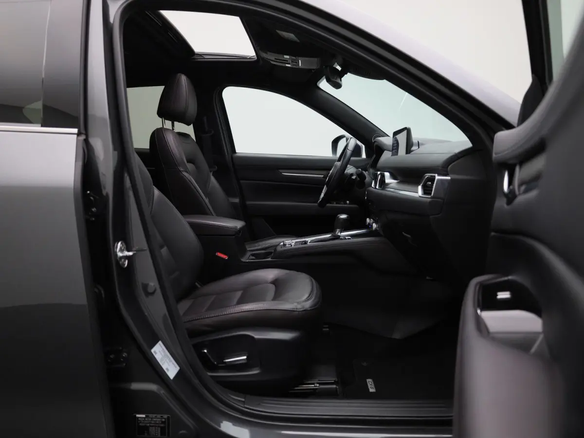 2.0 SkyActiv-G 165 Signature | SCHUIF-KANTELDAK | LEER | HEAD-UP | STOEL-STUURWIELVERWARMING | STOELVERKOELING | CAMERA | NAVIGATIE | BOSE AUDIO