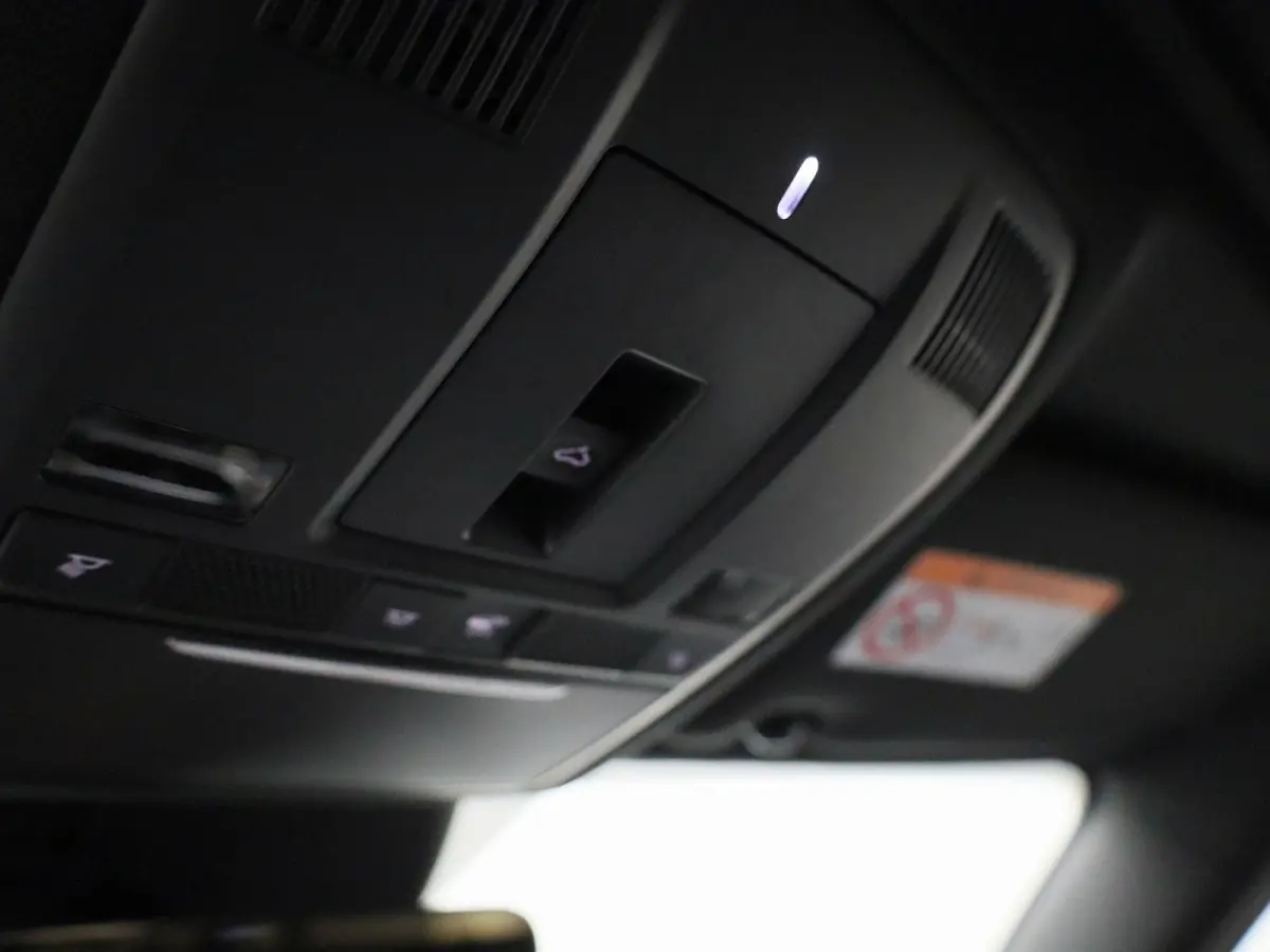 2.0 SkyActiv-G 165 Signature | SCHUIF-KANTELDAK | LEER | HEAD-UP | STOEL-STUURWIELVERWARMING | STOELVERKOELING | CAMERA | NAVIGATIE | BOSE AUDIO