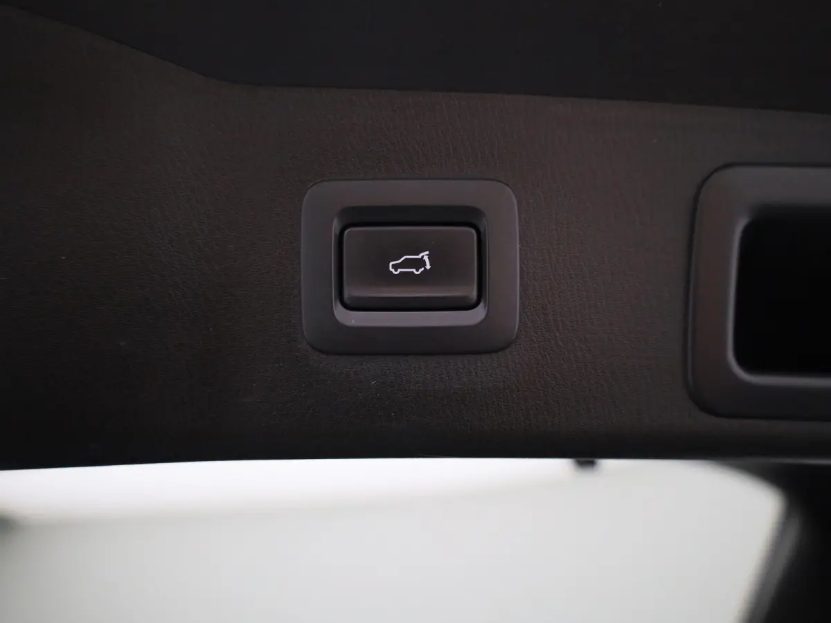 2.0 SkyActiv-G 165 Signature | SCHUIF-KANTELDAK | LEER | HEAD-UP | STOEL-STUURWIELVERWARMING | STOELVERKOELING | CAMERA | NAVIGATIE | BOSE AUDIO